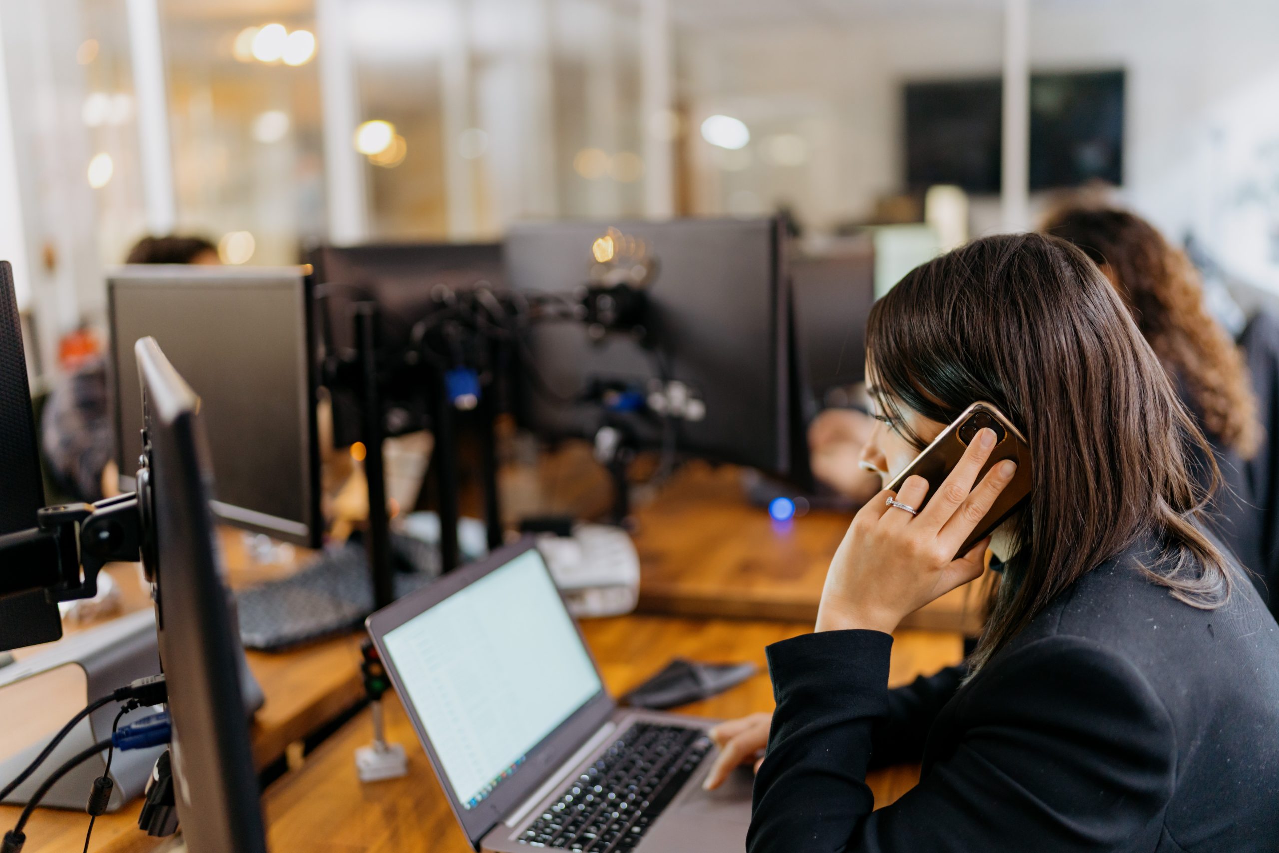 Consultant Ea Lab en développant uweb aidant un client