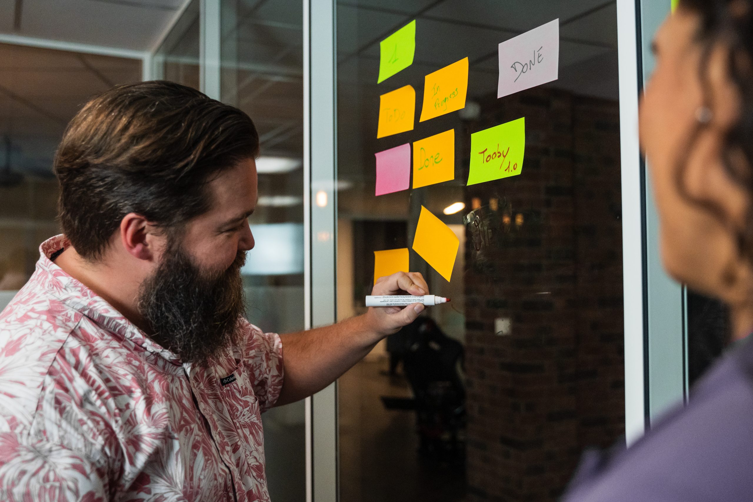 Salle de brainstorming chez EA Lab, où l’équipe conçoit de nouvelles plateformes web sur mesure.